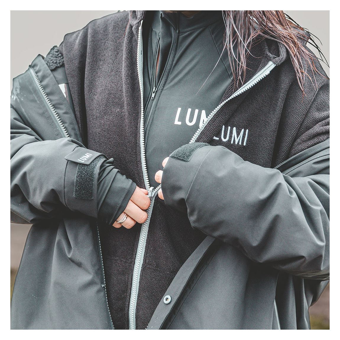Lumi Pro Duo Large Changing Robe, Black main product photo