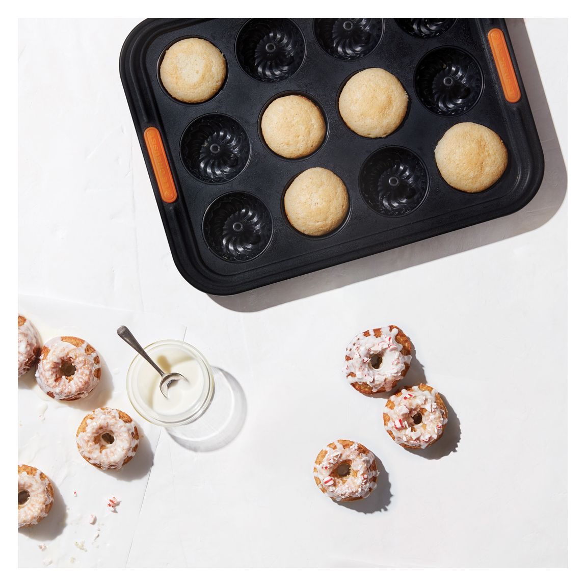 12 Cup Mini Bundt Tray main product photo