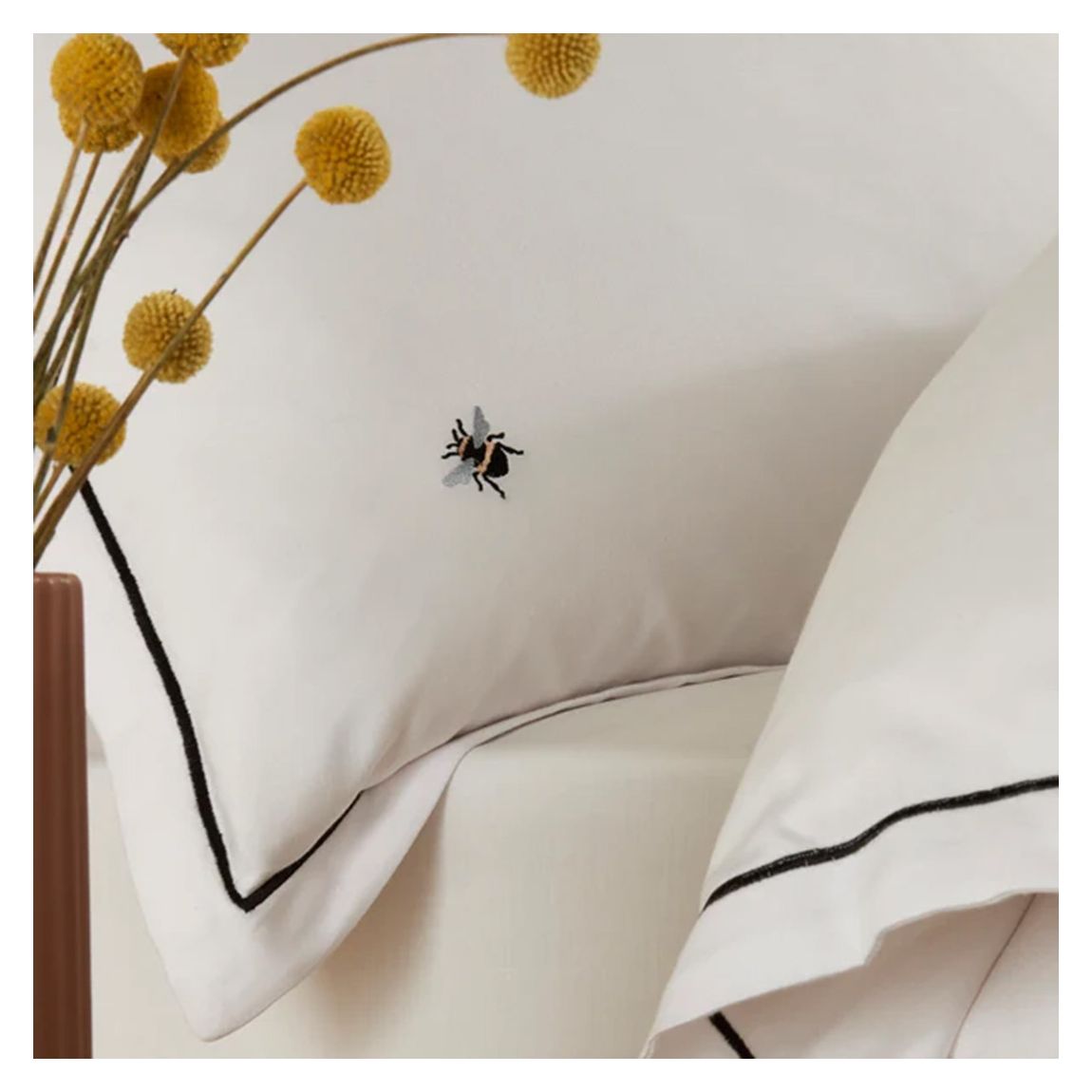 Bee with Black Satin Stitching Super King Duvet Cover Set main product photo