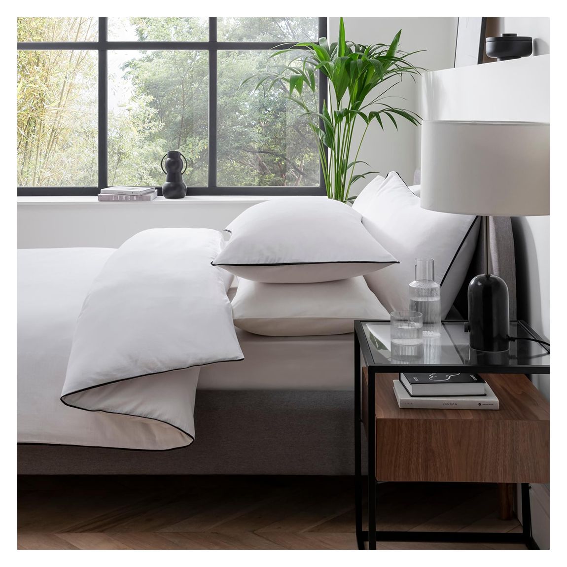 Double Duvet Set, White with Black Border main product photo