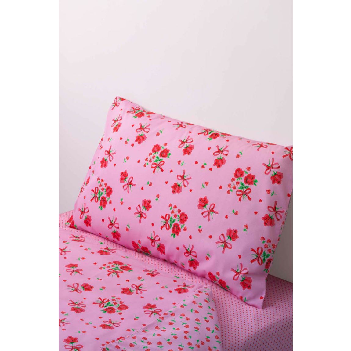 Strawberry Rose Duvet Cover Set Single main product photo