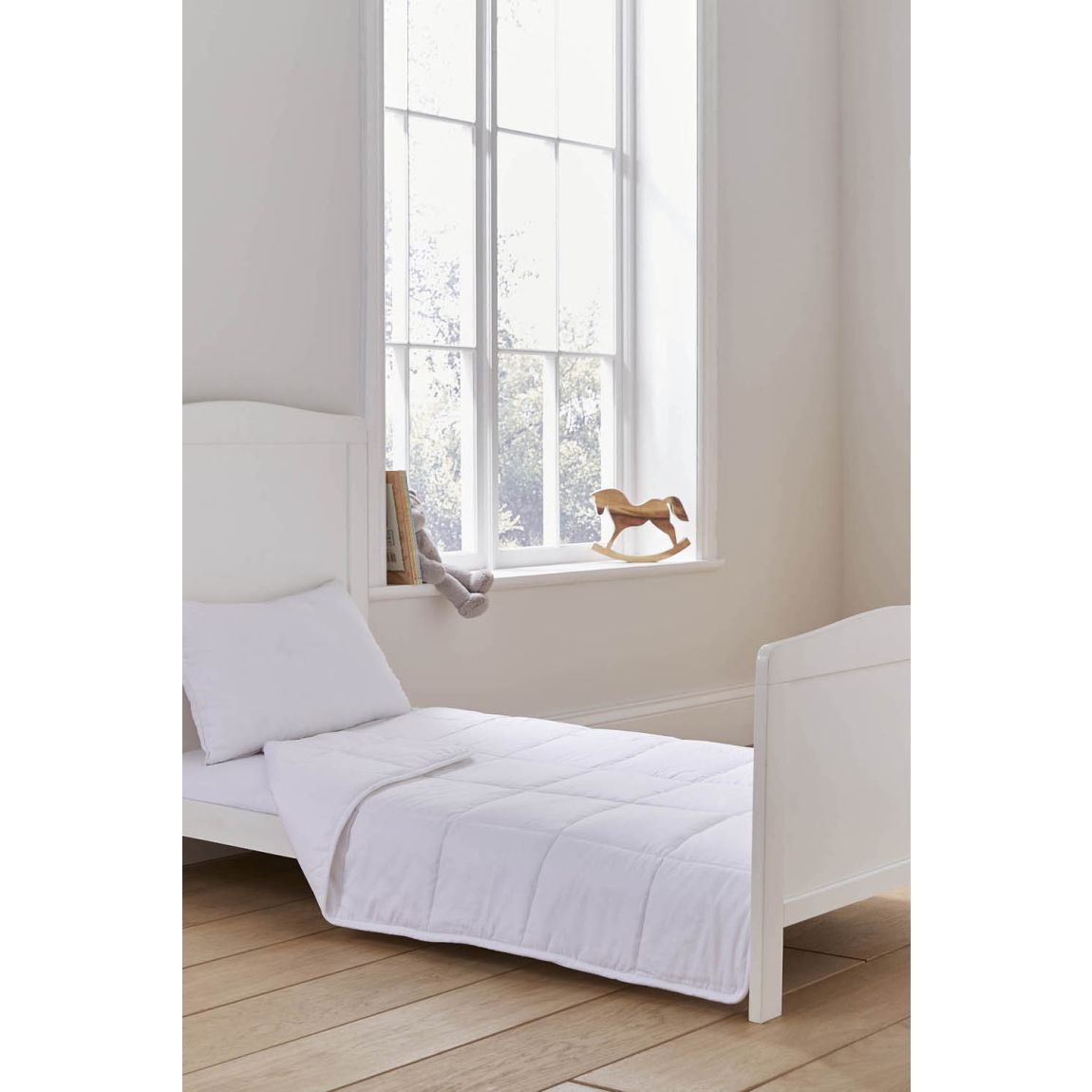 Temperature Regulating 4 Tog White Duvet Cot main product photo