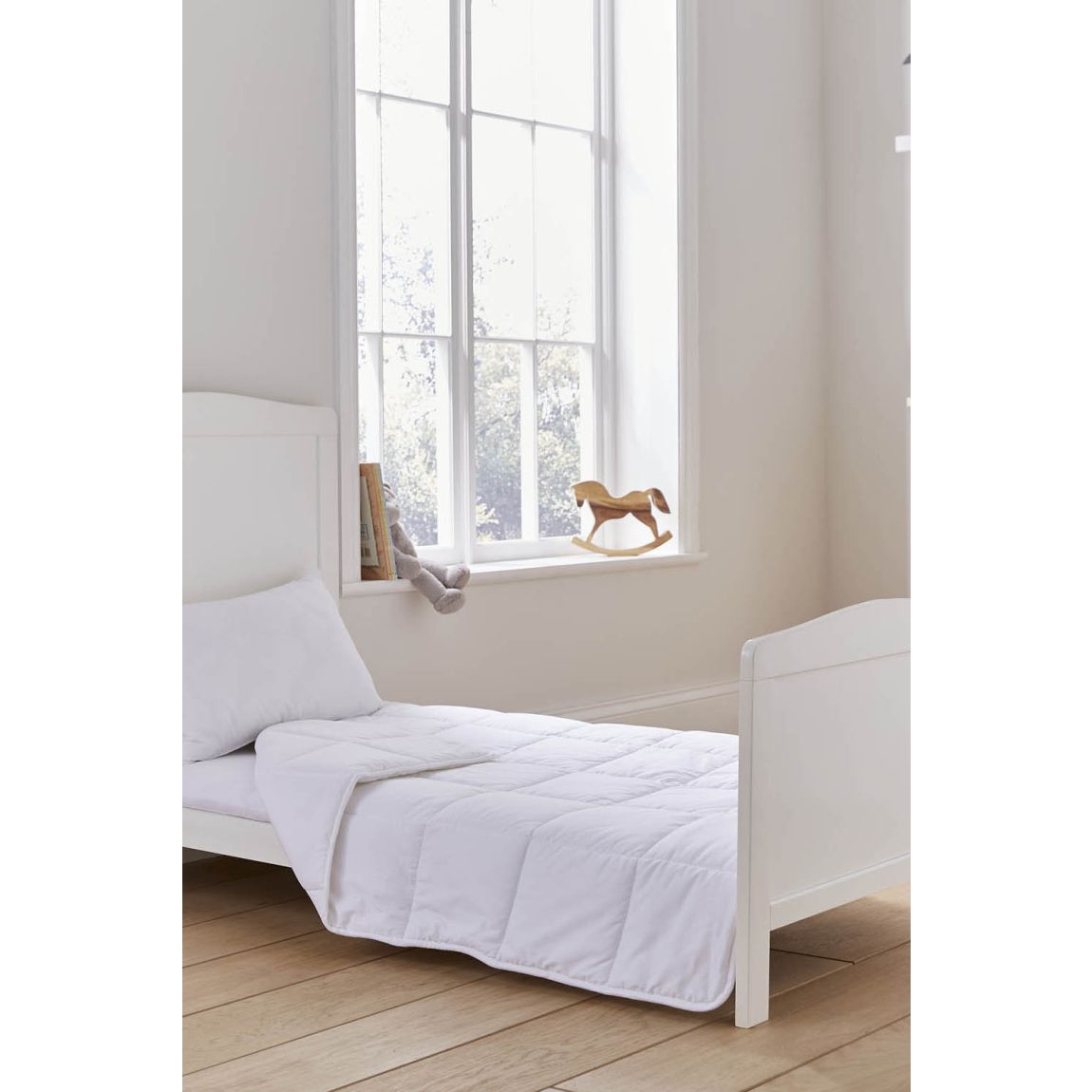 Anti-Allergy 4 Tog White Duvet Cot Bed main product photo