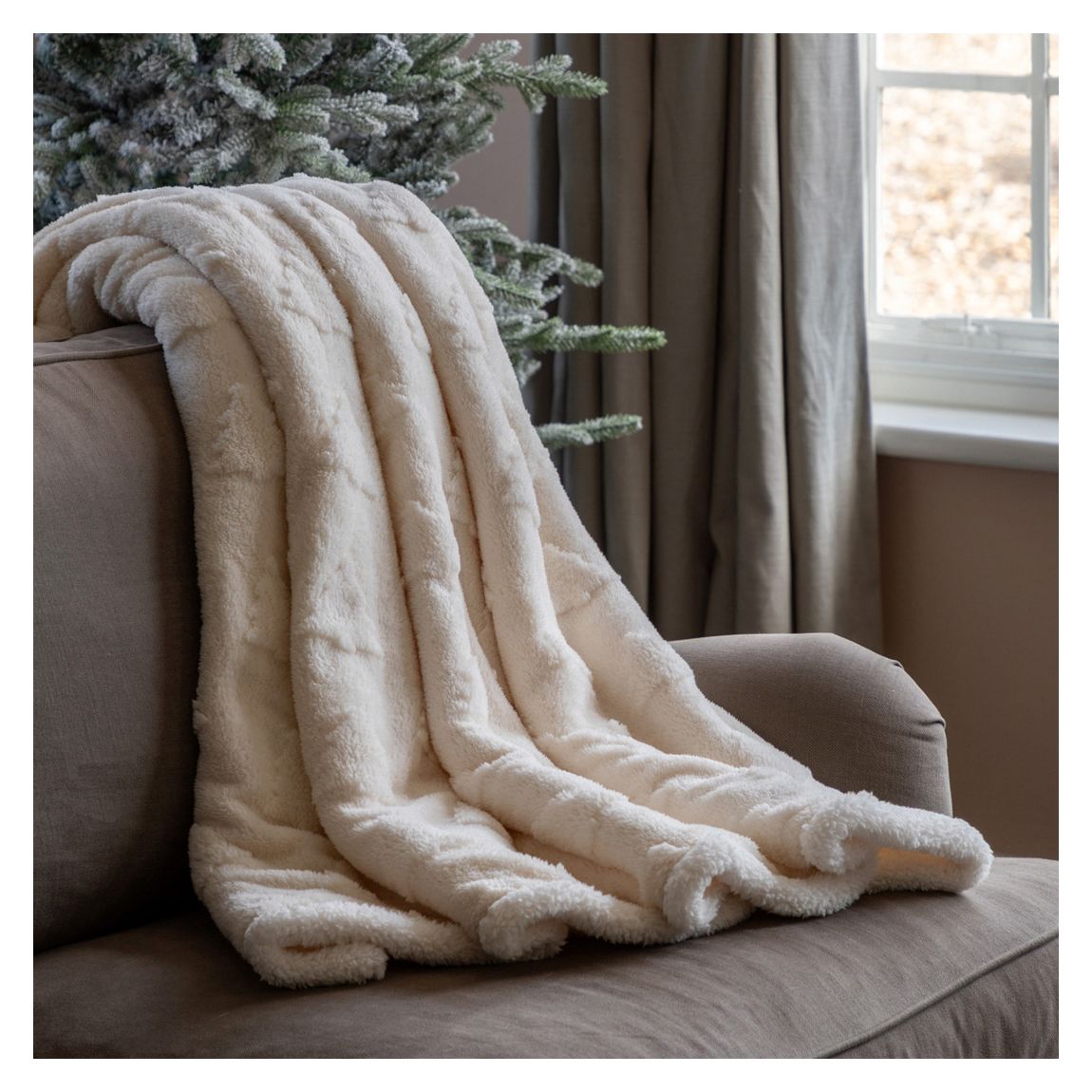 Deco Luxe Christmas Tree Sherpa 130x170cm Throw main product photo
