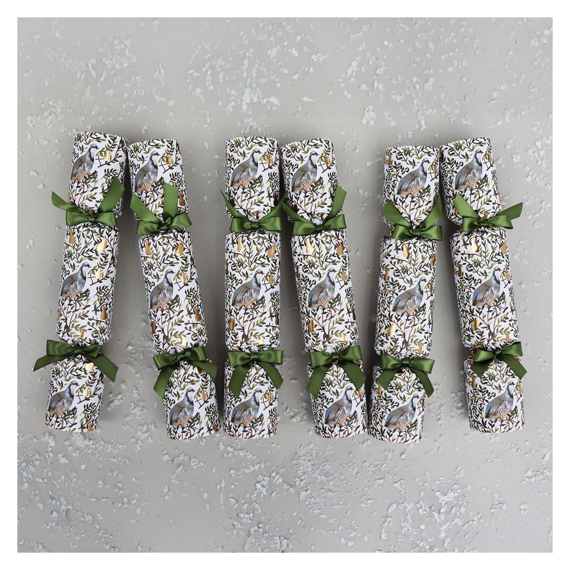 Set Of 6 Partridge In A Pear Tree Luxury Christmas Crackers main product photo