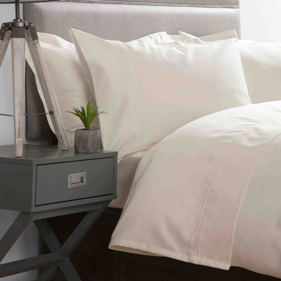 Belledorm 600 Thread Count 100% Egyptian Cotton Superking Flat Sheet Ivory main product photo