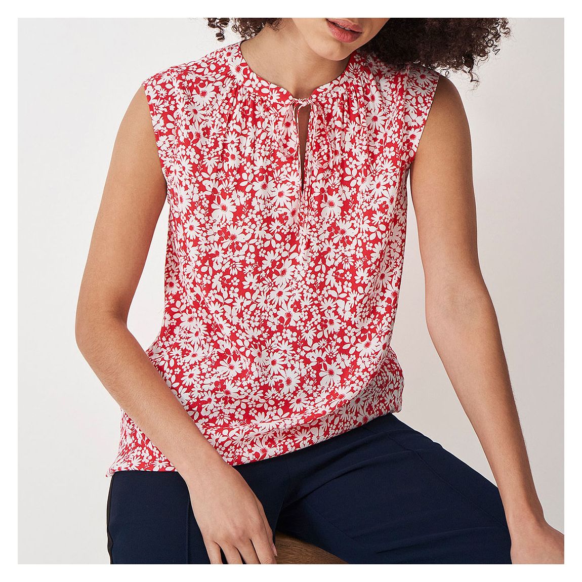 Scarlet Olivia Printed Sleeveless Blouse main product photo