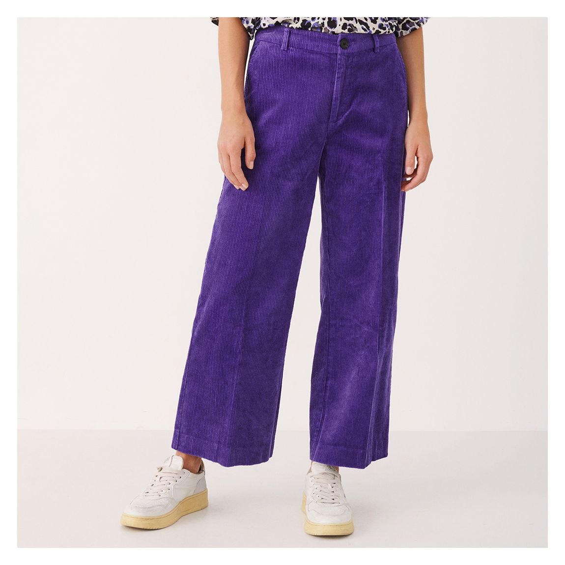 Ultra Violet Kirse Jeans main product photo