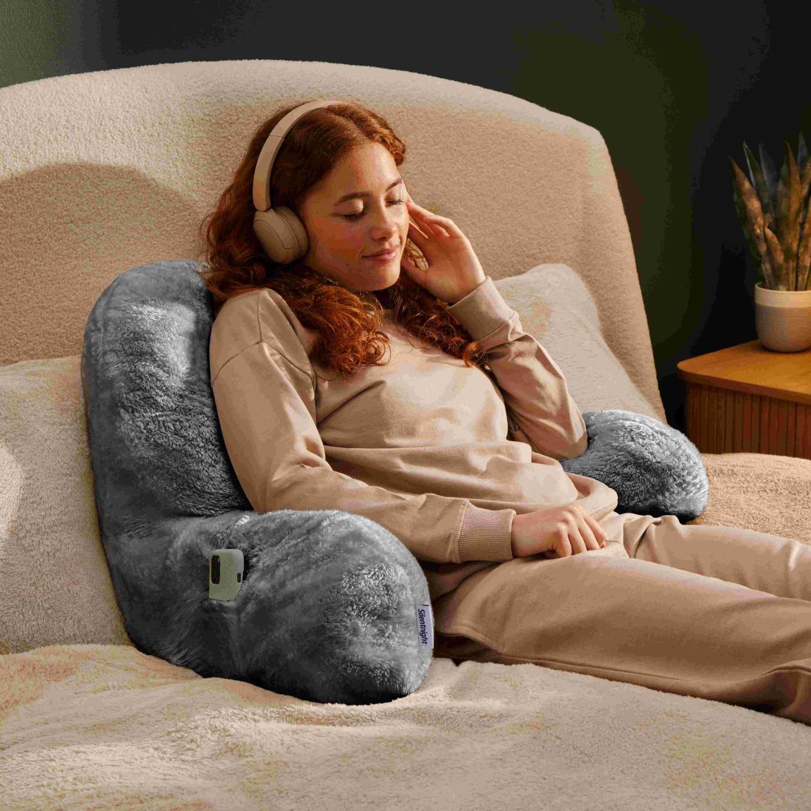 Silentnight Cosy Cuddles Cuddle Pillow main product photo