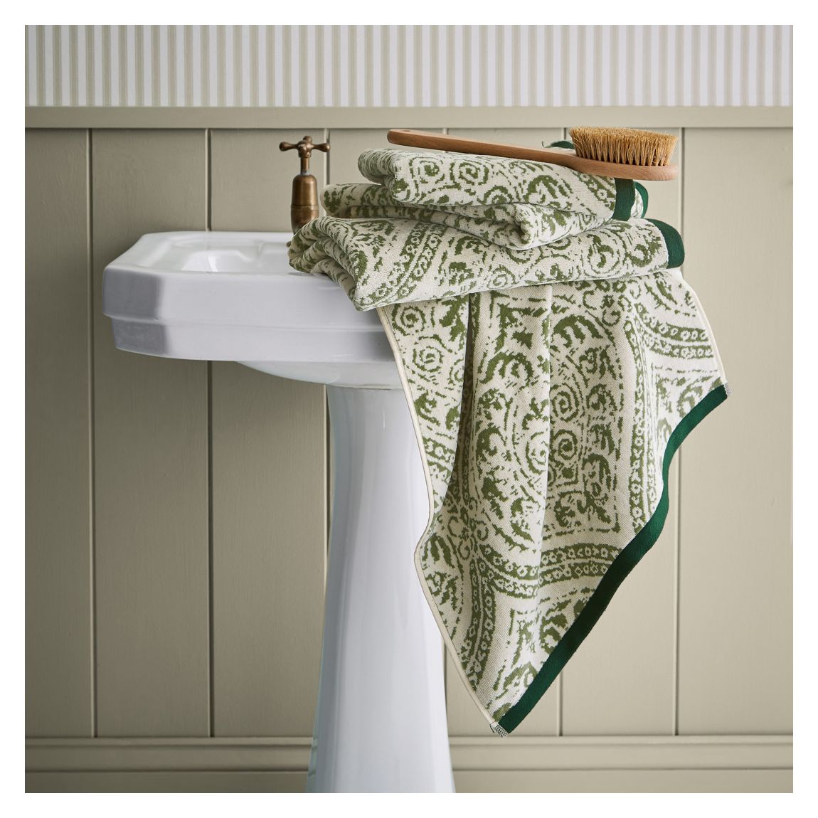 Maduri Bath Towel, Green main product photo