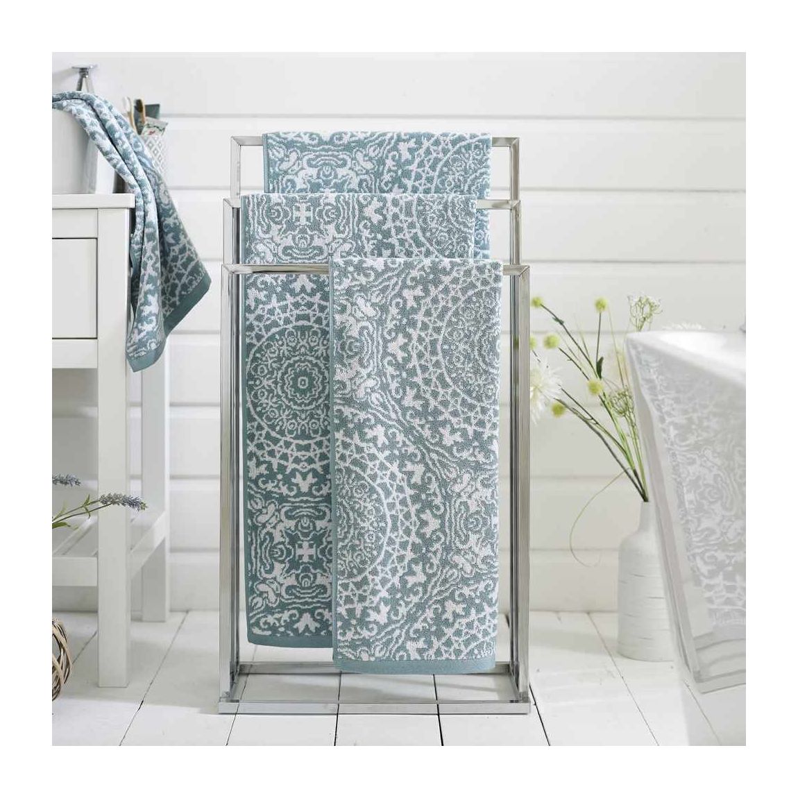Lacy Connection Extrasoft 100% Cotton Bath Towel Luxury Highly Absorbent Blue main product photo
