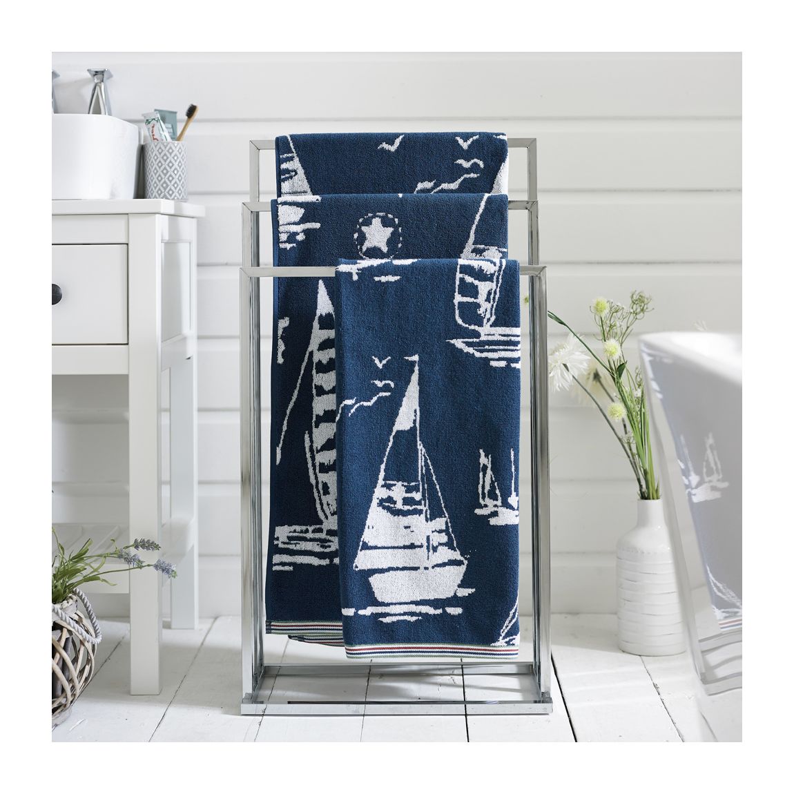 Supersoft Channel 100% Cotton 550gsm Bath Towel Navy main product photo