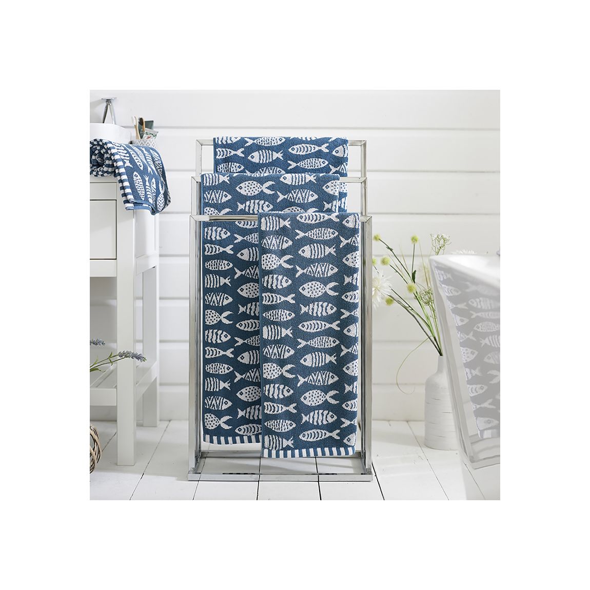 Small Fish 550gsm Yarn Dyed Jacquard 100% Cotton Bath Sheets Blue/White main product photo