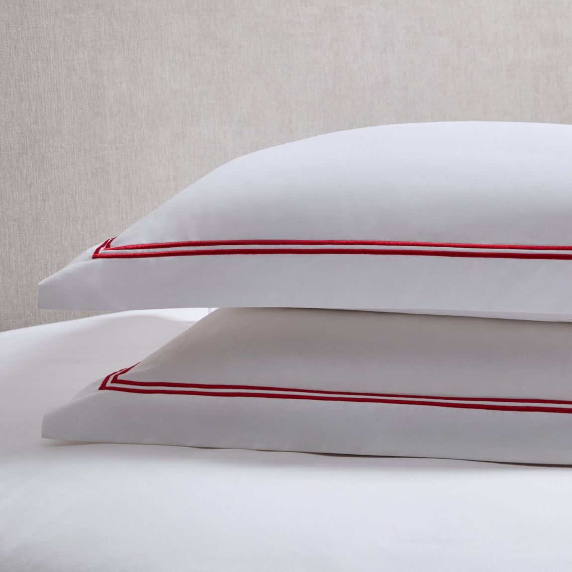 Pair of Regent Super King Oxford Pillowcases - 400TC - Red main product photo