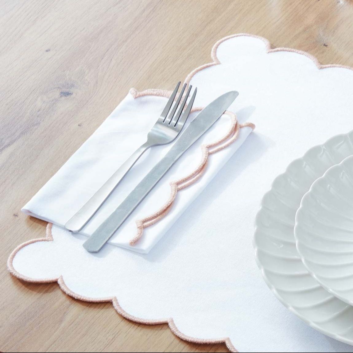 Amor Set of 4 Scallop Edge Napkins - Pink Sand main product photo