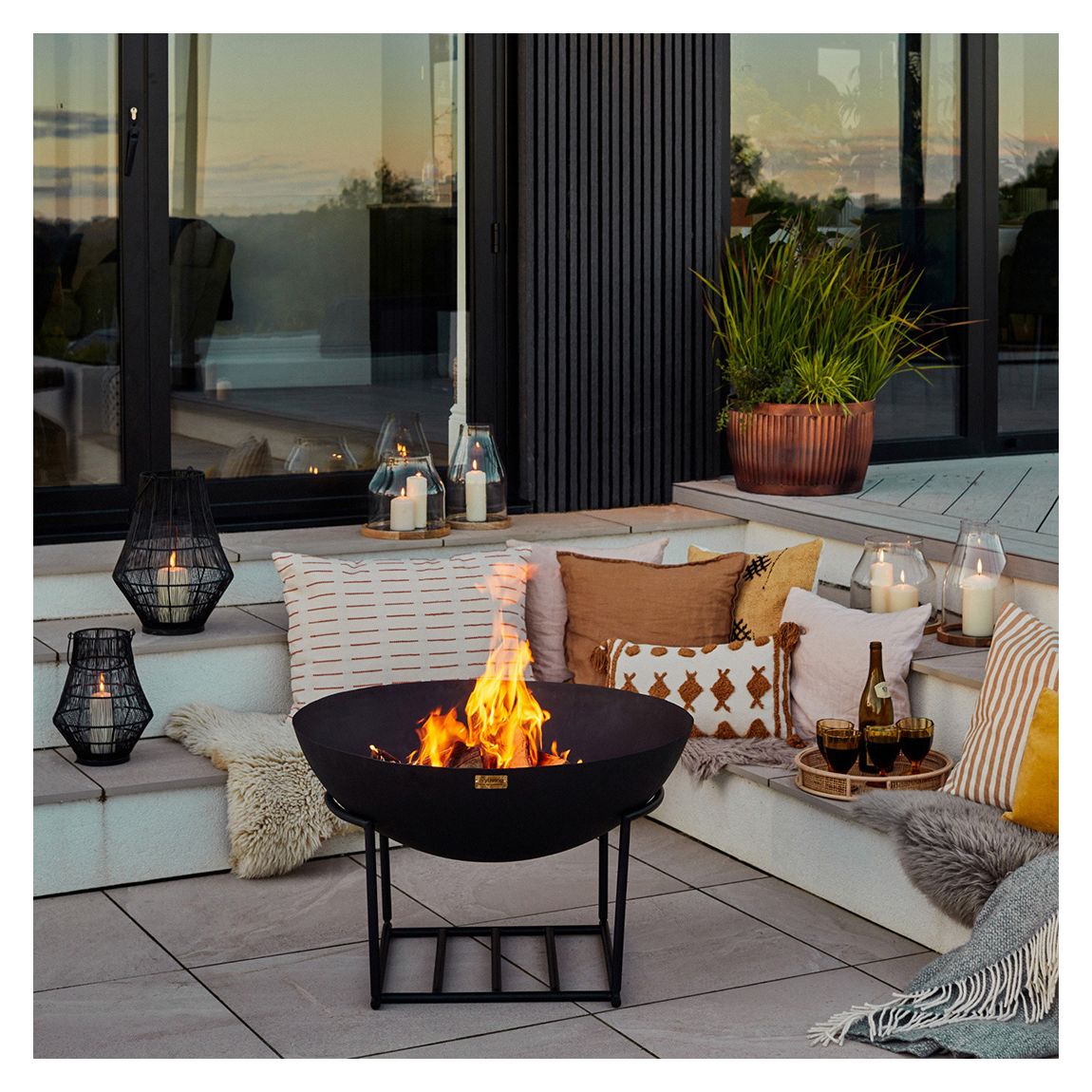 Cast Iron Fire Pit on Stand in Black Iron, H45Cm W56Cm main product photo