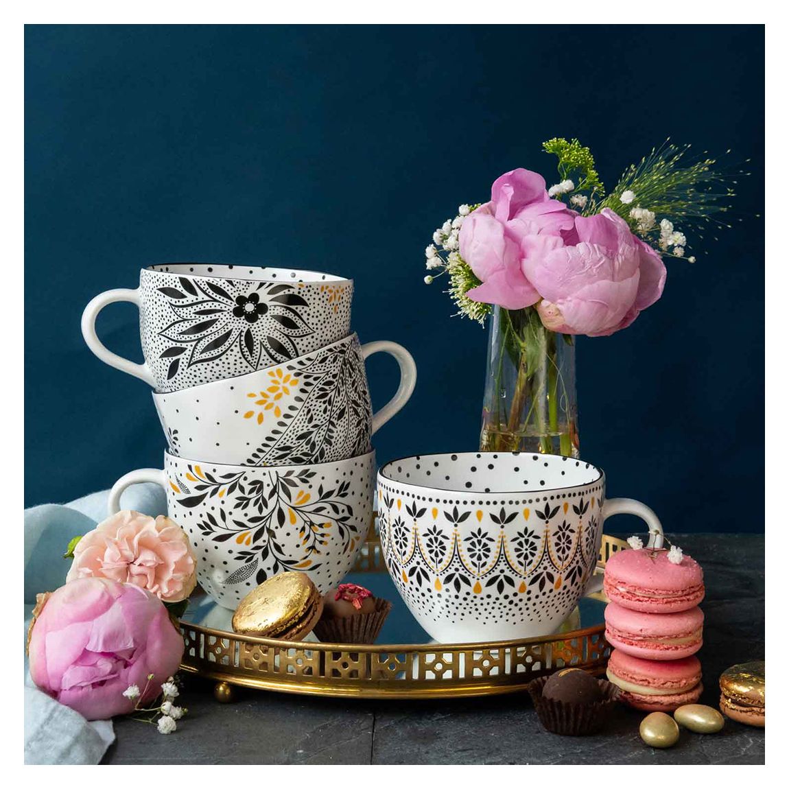 Set fof 4 Artisanne Noir Mugs main product photo