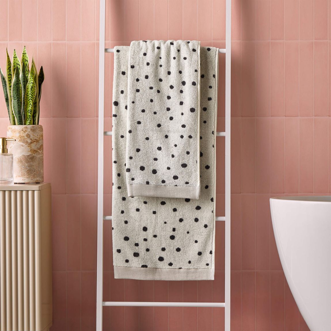 Cosmo Living Spotted Cotton Towels Bath Towel main product photo