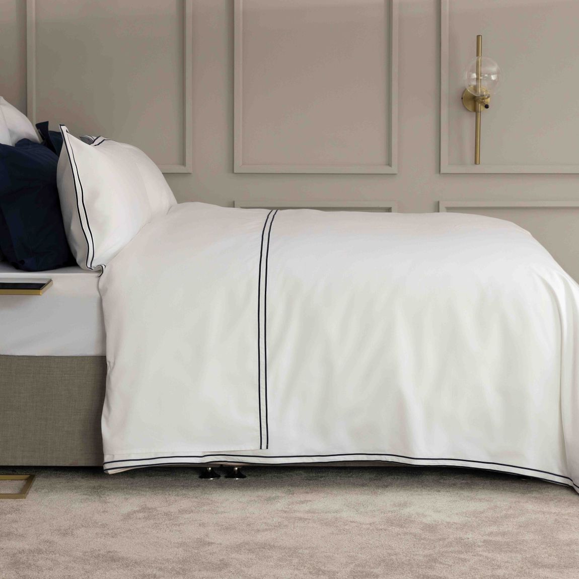 Belledorm Egyptian Cotton Savoy Duvet Set, Superking Navy main product photo