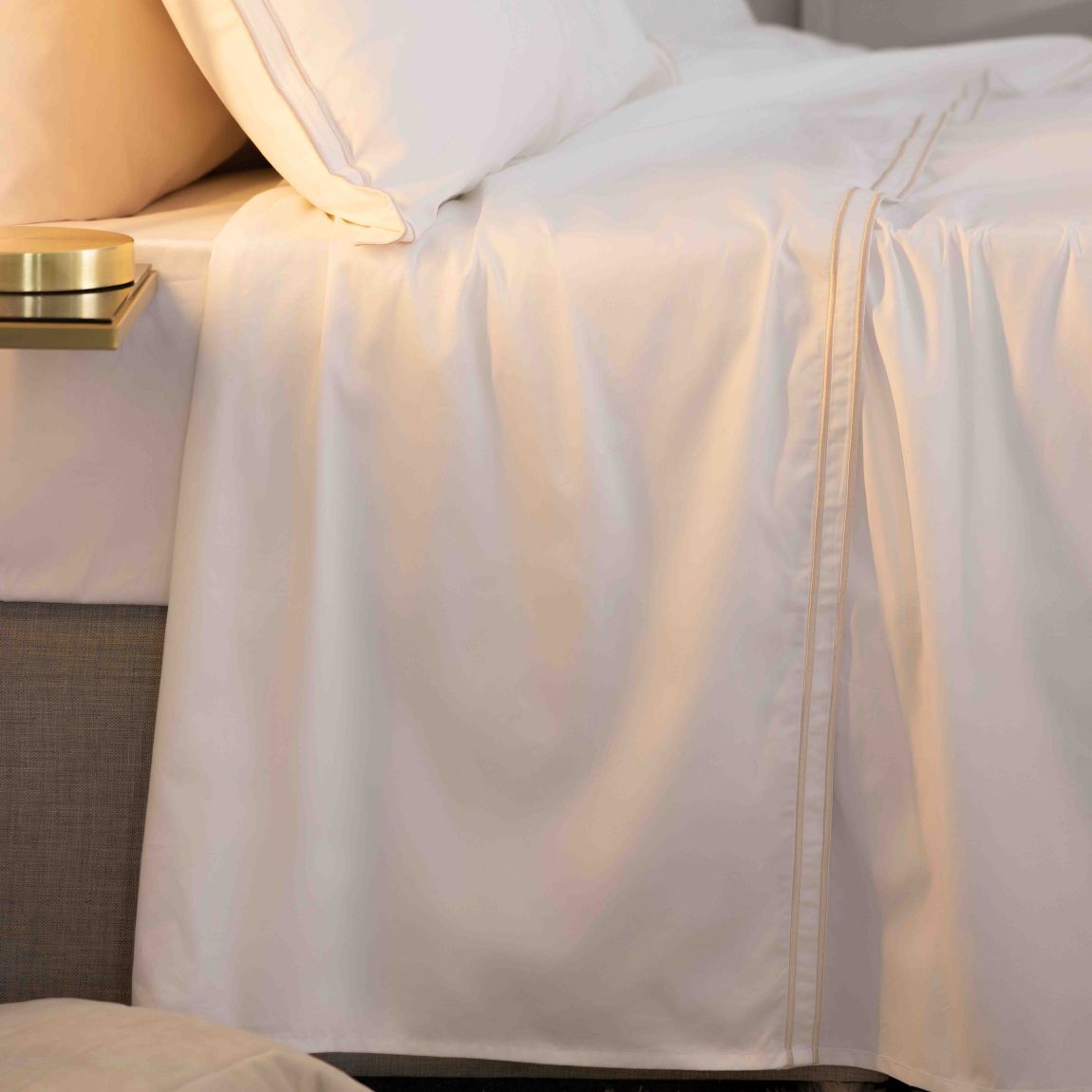 Belledorm Egyptian Cotton Savoy Flat Sheet, Kingsize Oyster main product photo