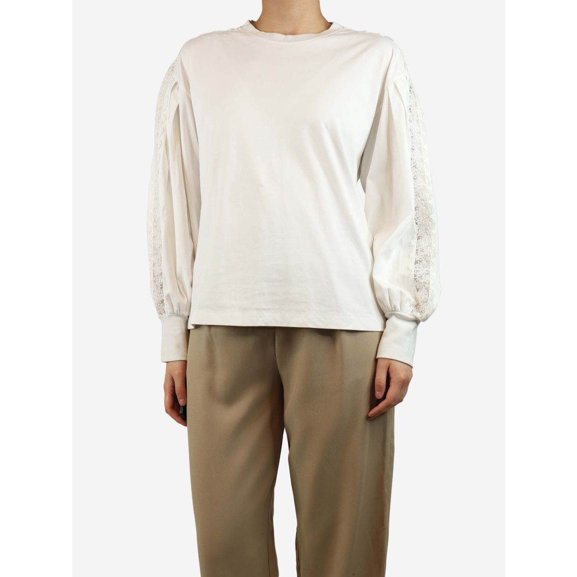 Chloe white long-sleeved main product photo
