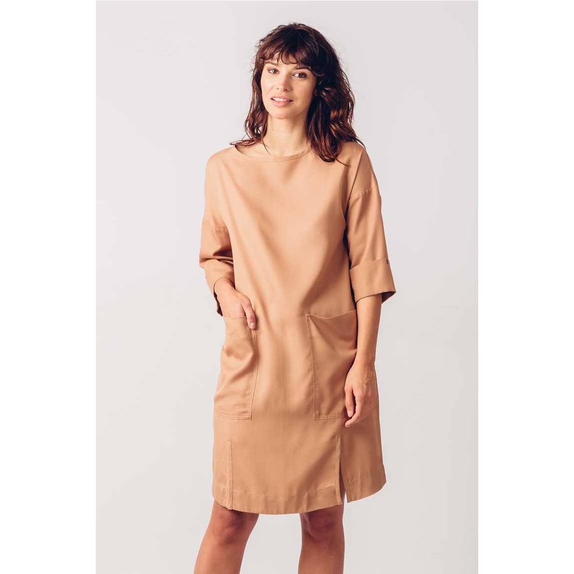 Robe, modèle Adar main product photo
