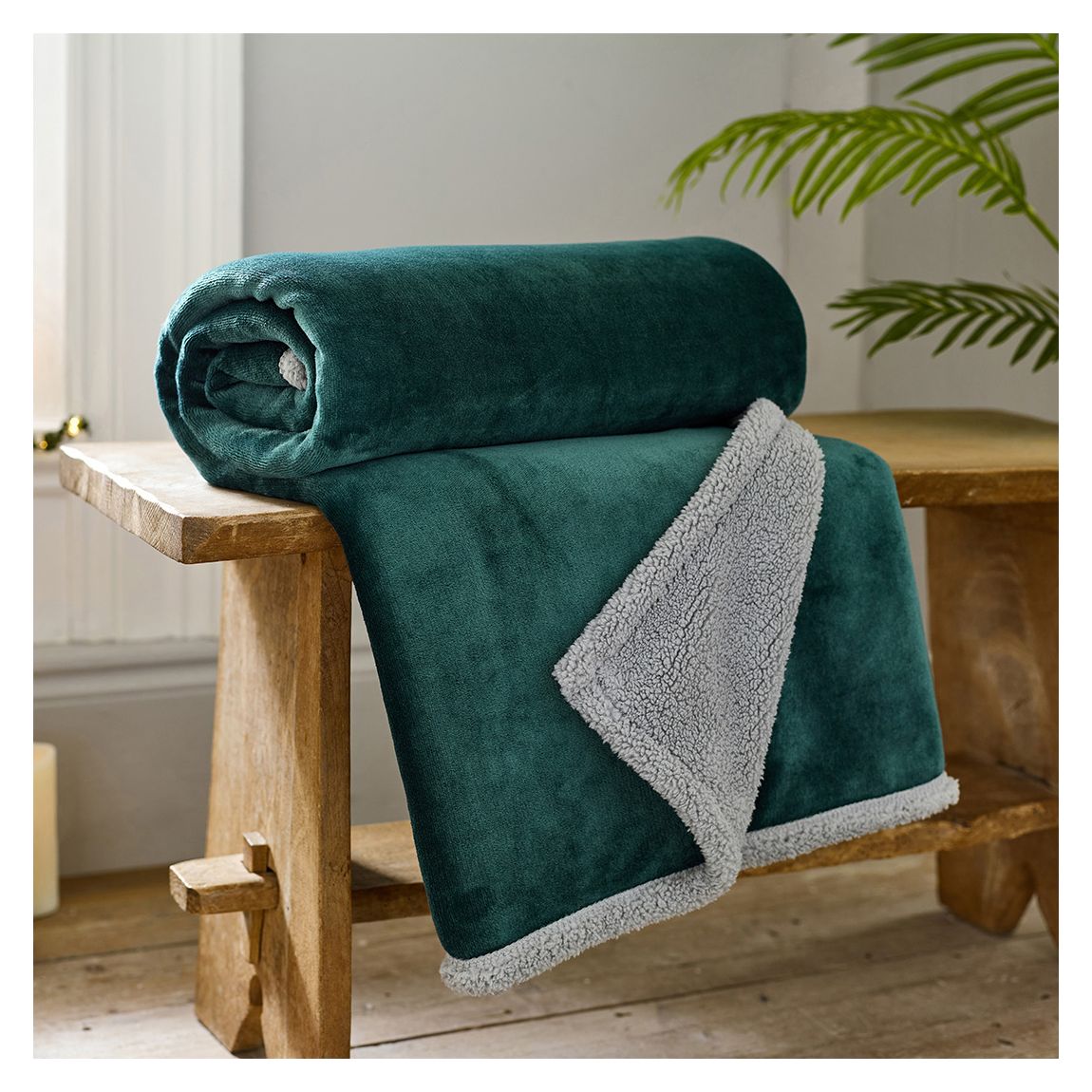 Hazelwood 130x170cm Throw, Forest Green main product photo