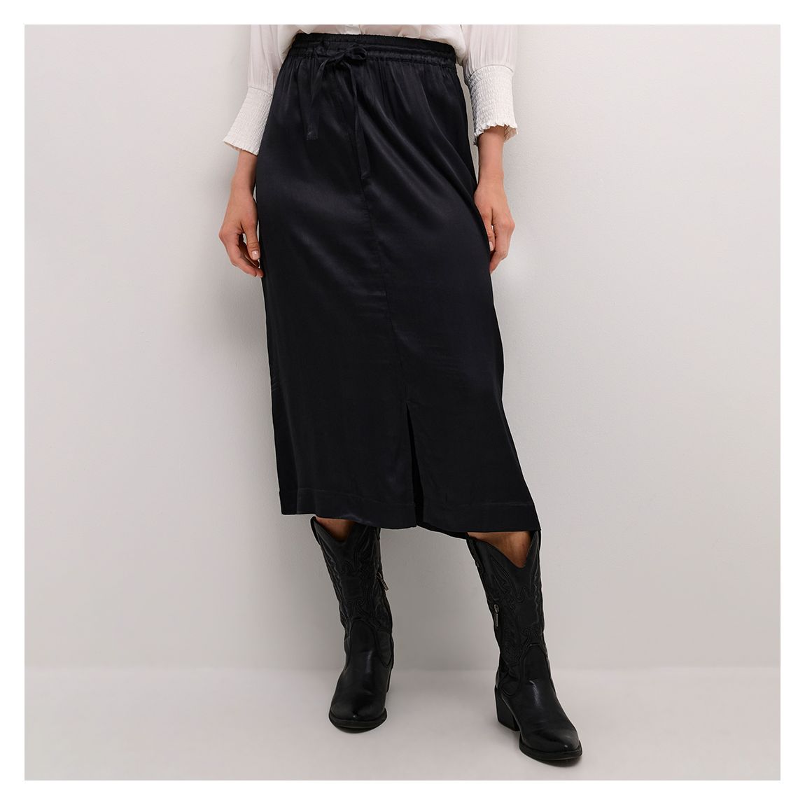 Ribbed Black Viria Skirt main product photo