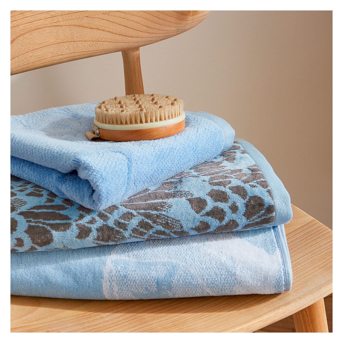 Feathers Hand Towel, Charcoal main product photo