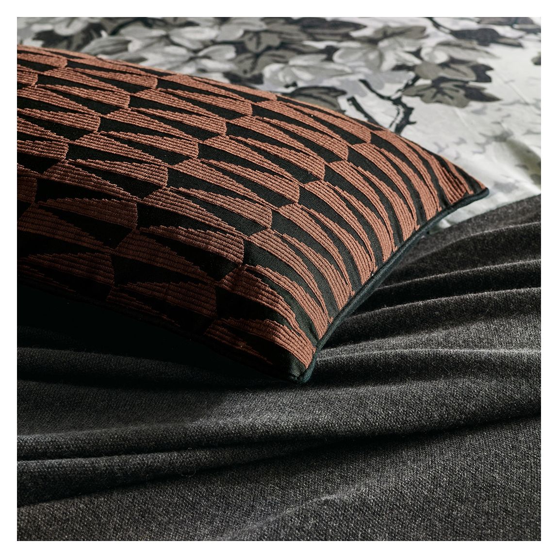 Dunand Cushion, Sahara/Noir main product photo