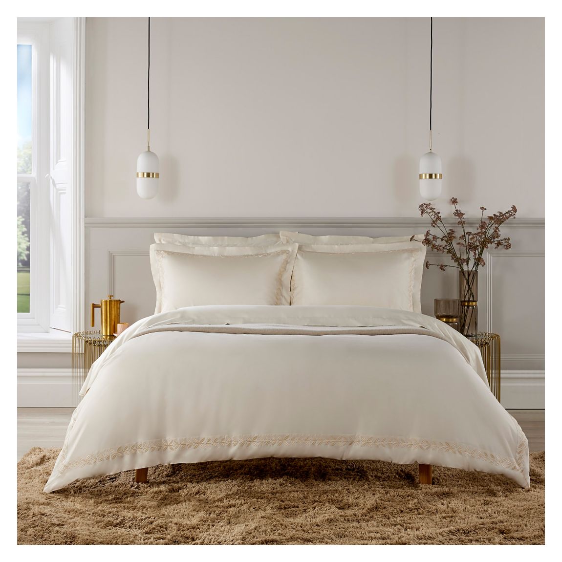 Clarendon King Duvet Set, Cream main product photo