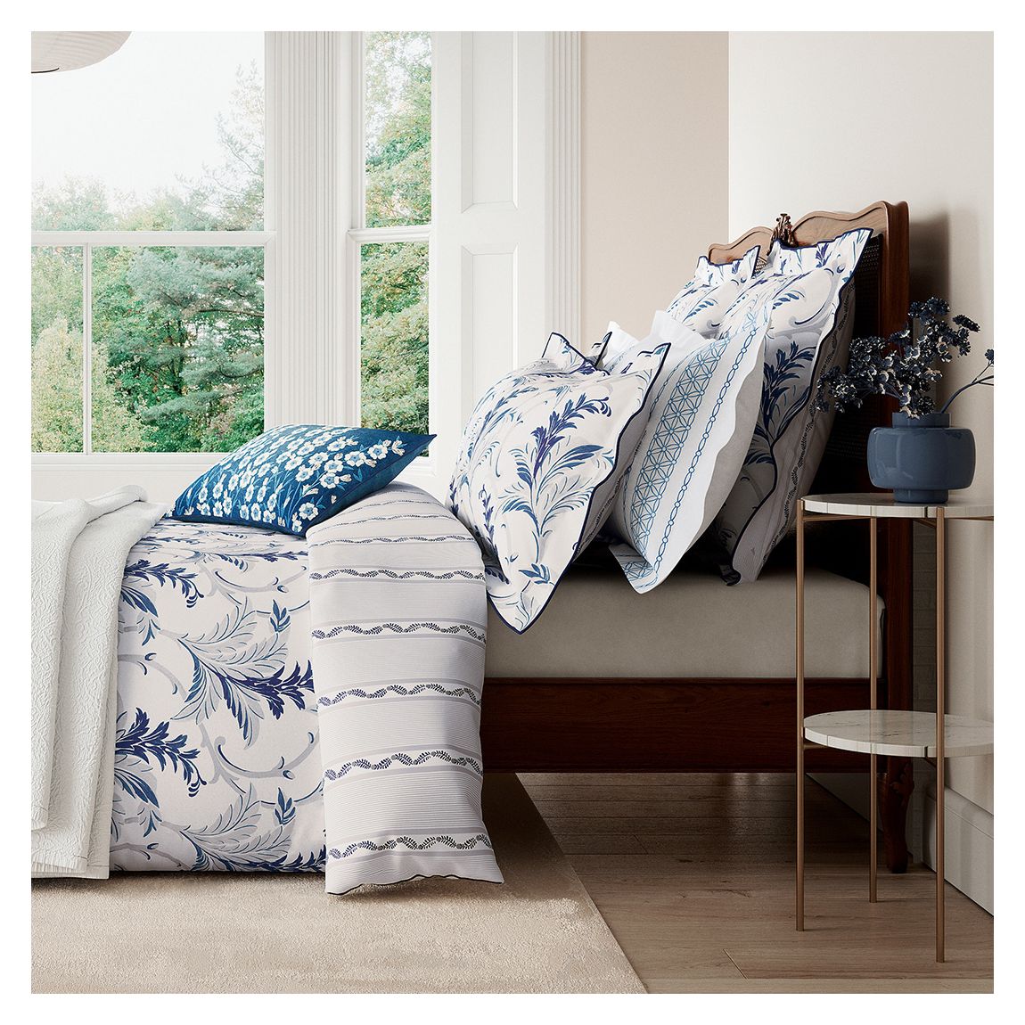 Baroque Double Duver Cover, Indigo Blue & White main product photo