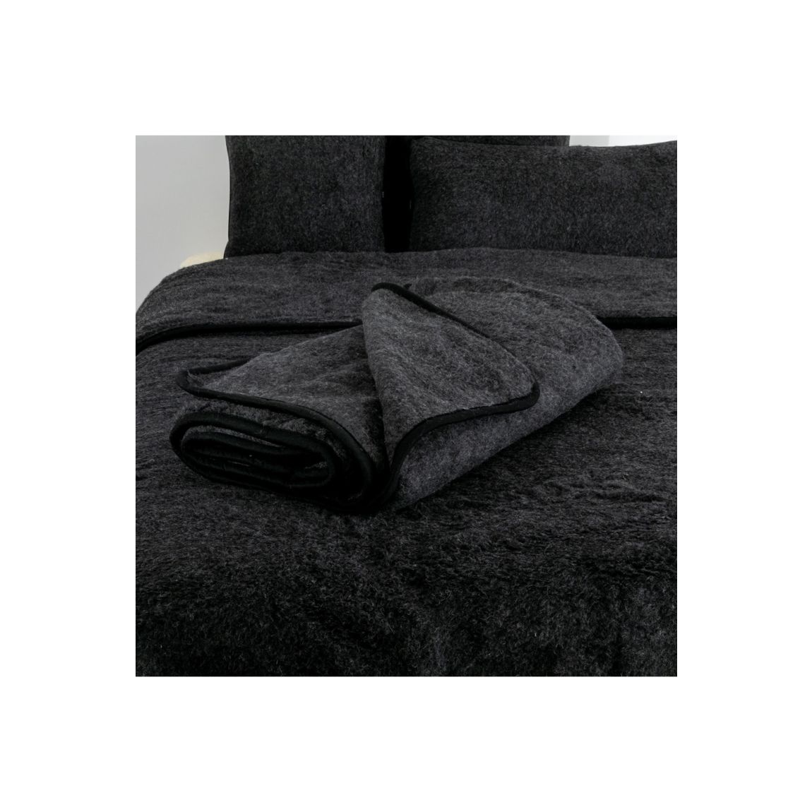 Merino Wool Blanket 130x170 - Black main product photo
